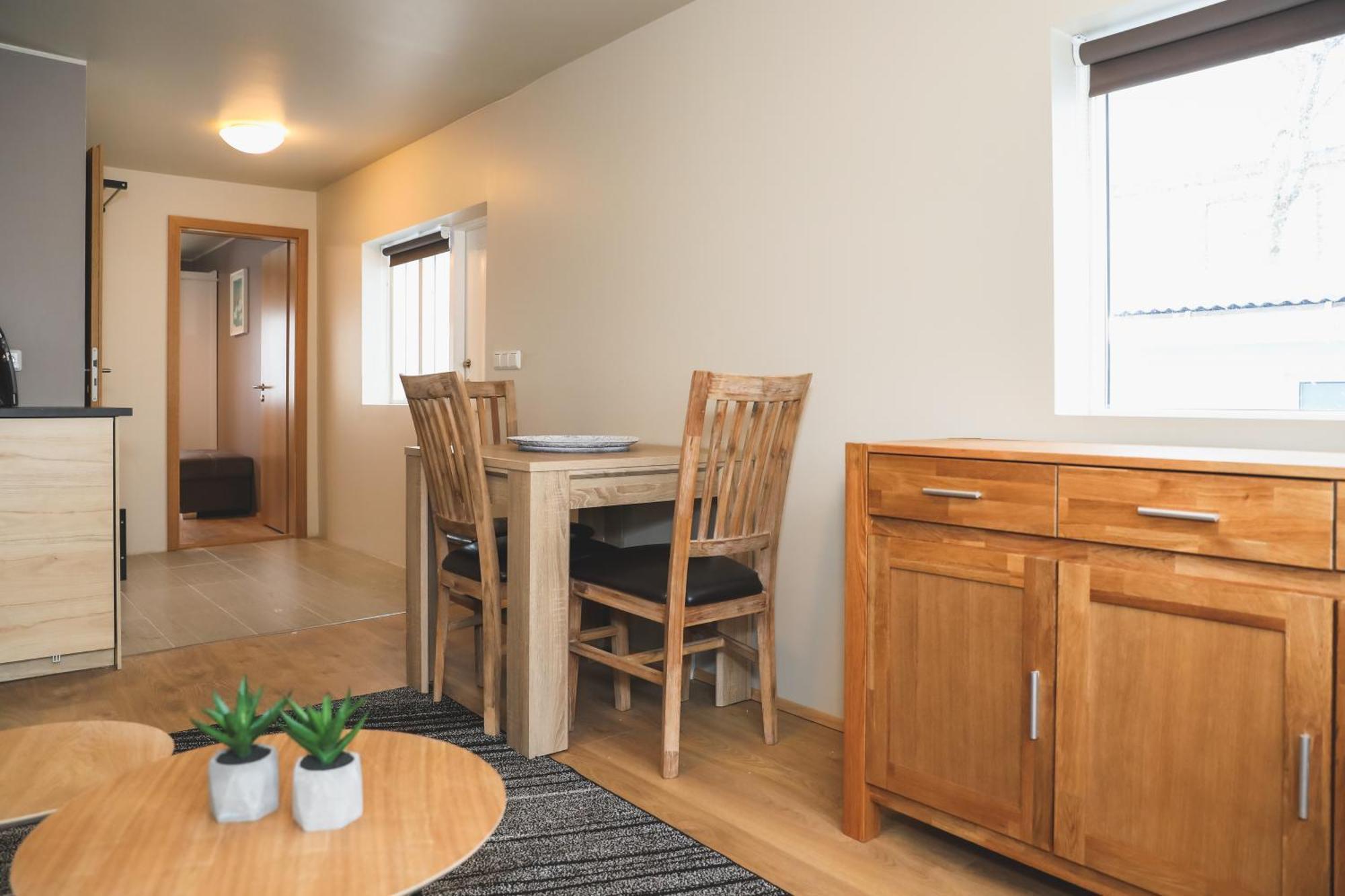 E18 Apartments Akureyri Bilik gambar